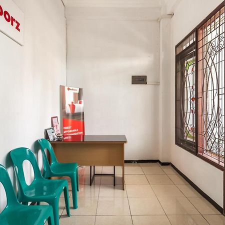 红多兹酒店-近威达曼陀罗大学 泗水 外观 照片